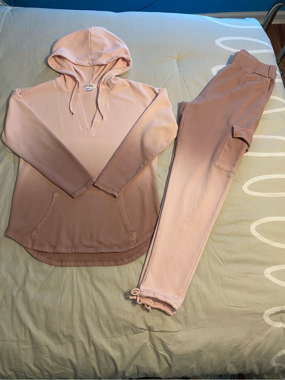 VENUS Light Pink to Light Plum Ombré Sweatshirt Hoodie and Pants Set